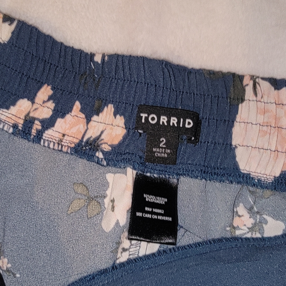 Torrid Navy Floral Wide Leg Pants - Picture 3 of 3